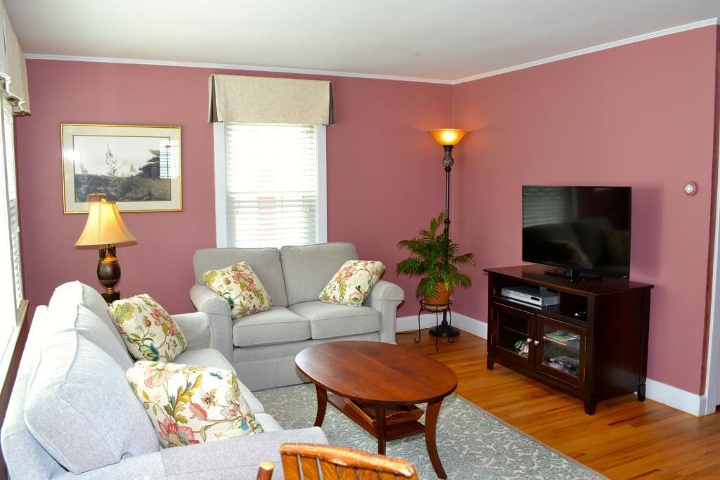 125 Colonial Road Portland, ME 04102 - Photo 8 of 34 Living room