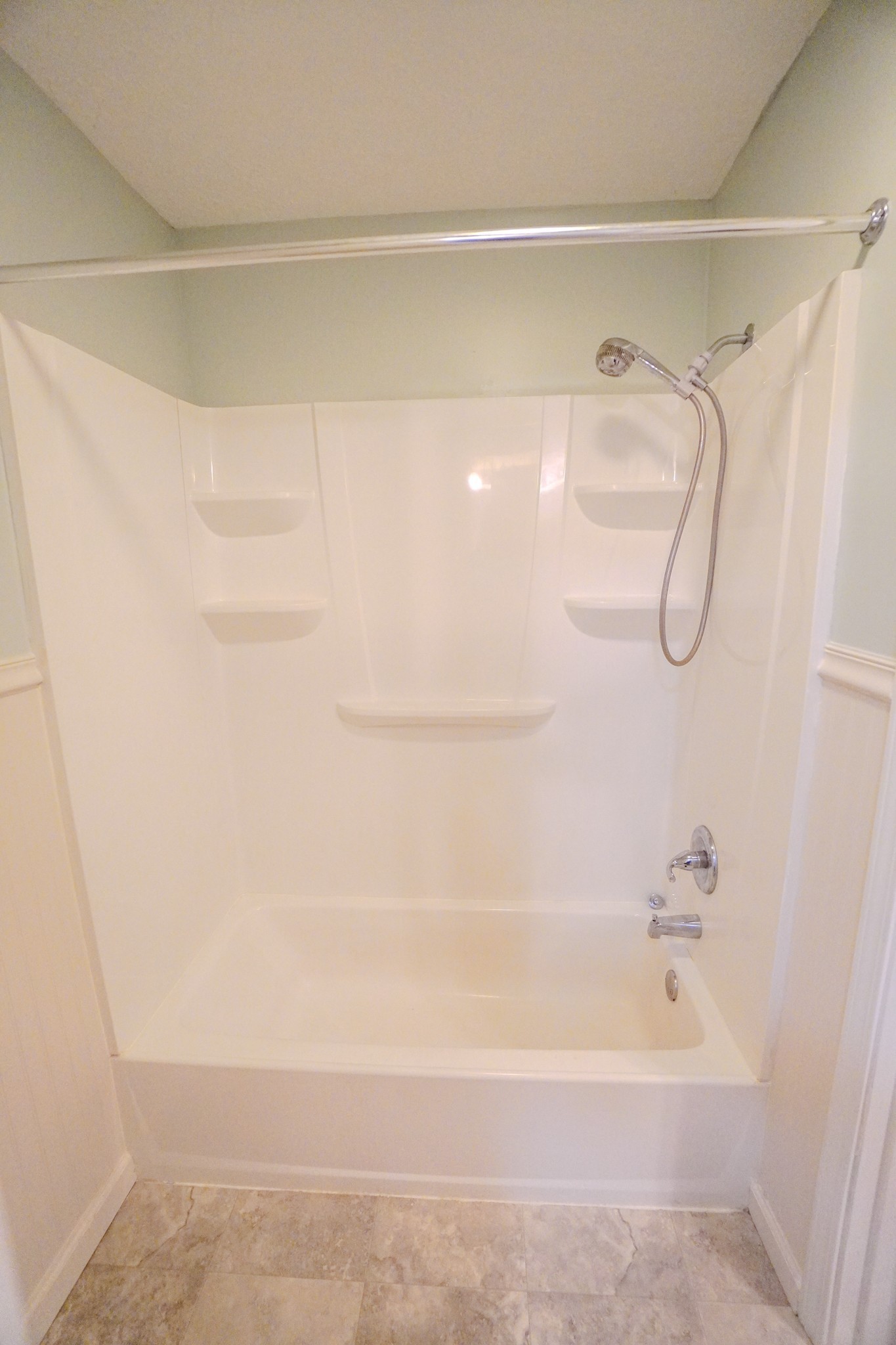 4000 Anderson Road, Unit 44 Nashville, TN 37217 - Photo 48 of 78 a bathroom with a shower and a bath tub