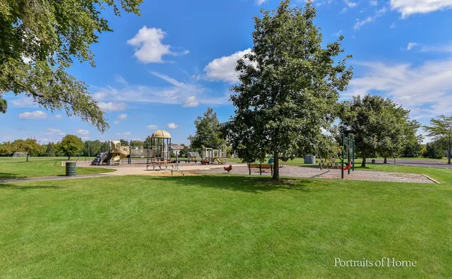 $574,900 | 2420 Glenford Drive, Aurora, IL 60502