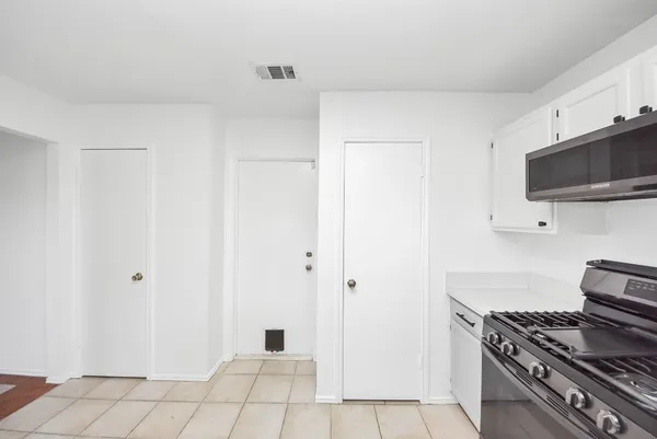 $2,175 | 403 Willow W Drive, Houston, TX 77073