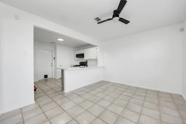 $2,175 | 403 Willow W Drive, Houston, TX 77073