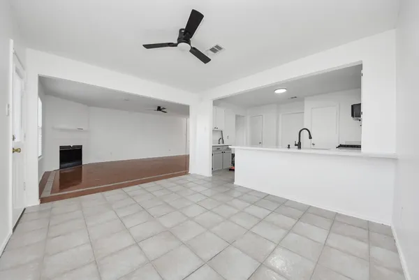 $2,175 | 403 Willow W Drive, Houston, TX 77073