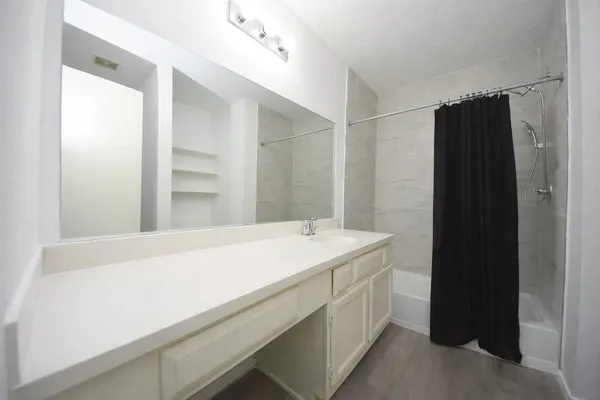 $2,175 | 403 Willow W Drive, Houston, TX 77073
