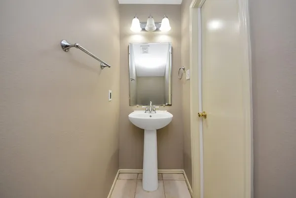 $2,175 | 403 Willow W Drive, Houston, TX 77073