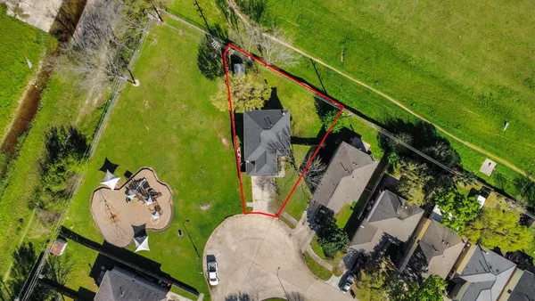 $2,175 | 403 Willow W Drive, Houston, TX 77073