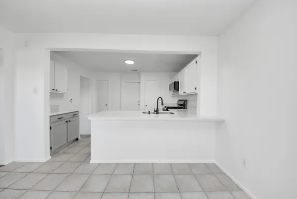 $2,175 | 403 Willow W Drive, Houston, TX 77073