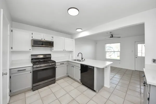 $2,175 | 403 Willow W Drive, Houston, TX 77073