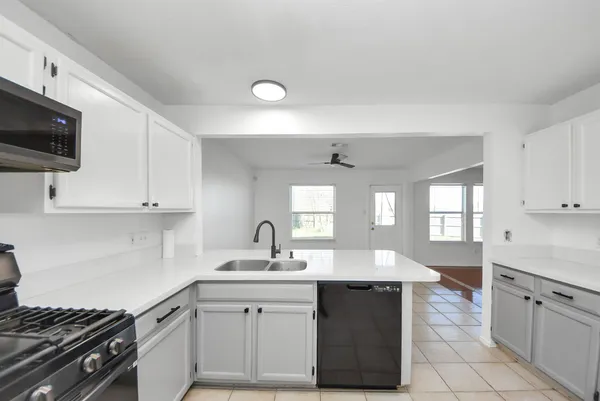 $2,175 | 403 Willow W Drive, Houston, TX 77073