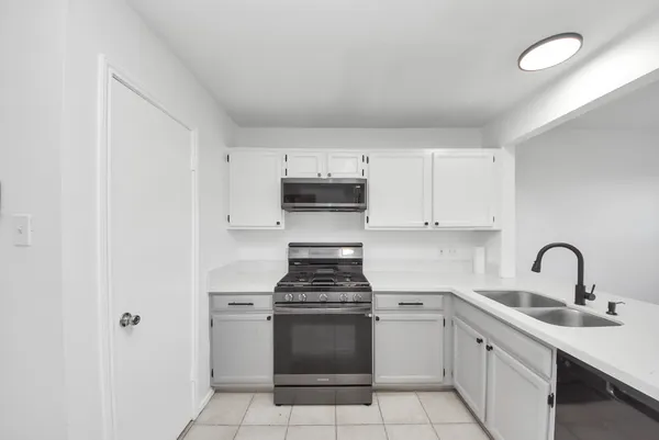 $2,175 | 403 Willow W Drive, Houston, TX 77073