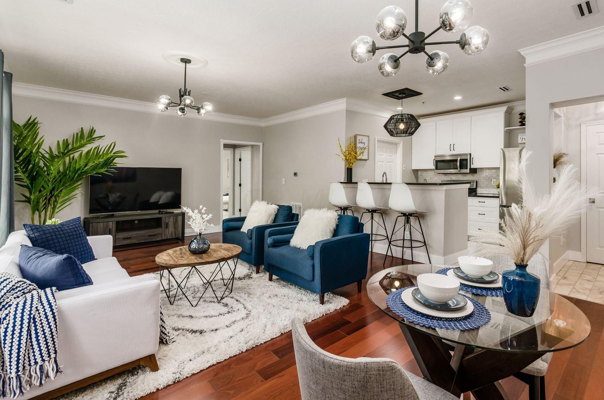 Living room & eating area