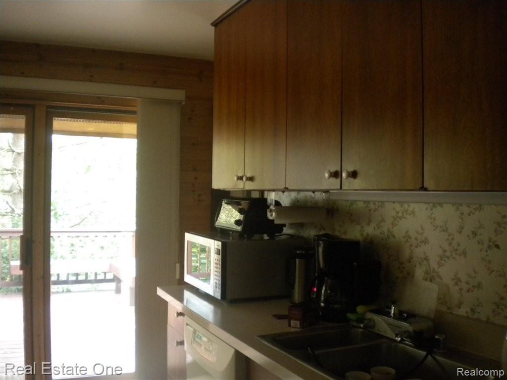 1181 Kingsview Avenue Rochester, MI 48309 - Photo 13 of 23 DSCN2140.JPG