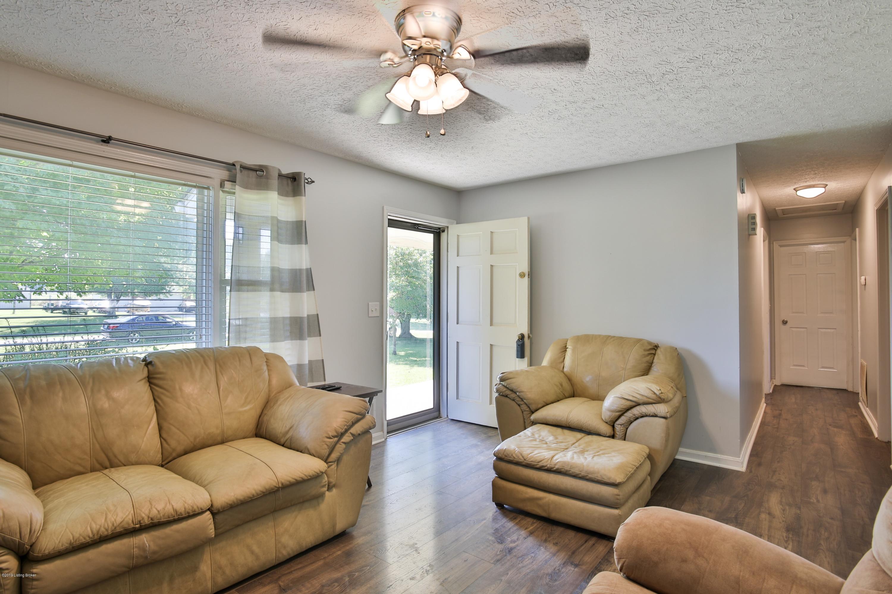 283 High Ridge Drive Shepherdsville, KY 40165 - Photo 16 of 43 Family Room