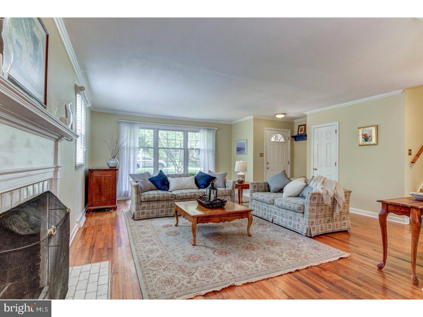 143 Bartholomew Road Berwyn, PA 19312 - Photo 5 of 25 Living Room