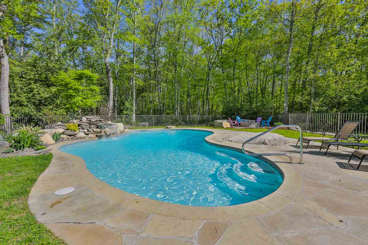 223 Rocky Pond Road Hollis, NH 03049 - Photo 13 of 40