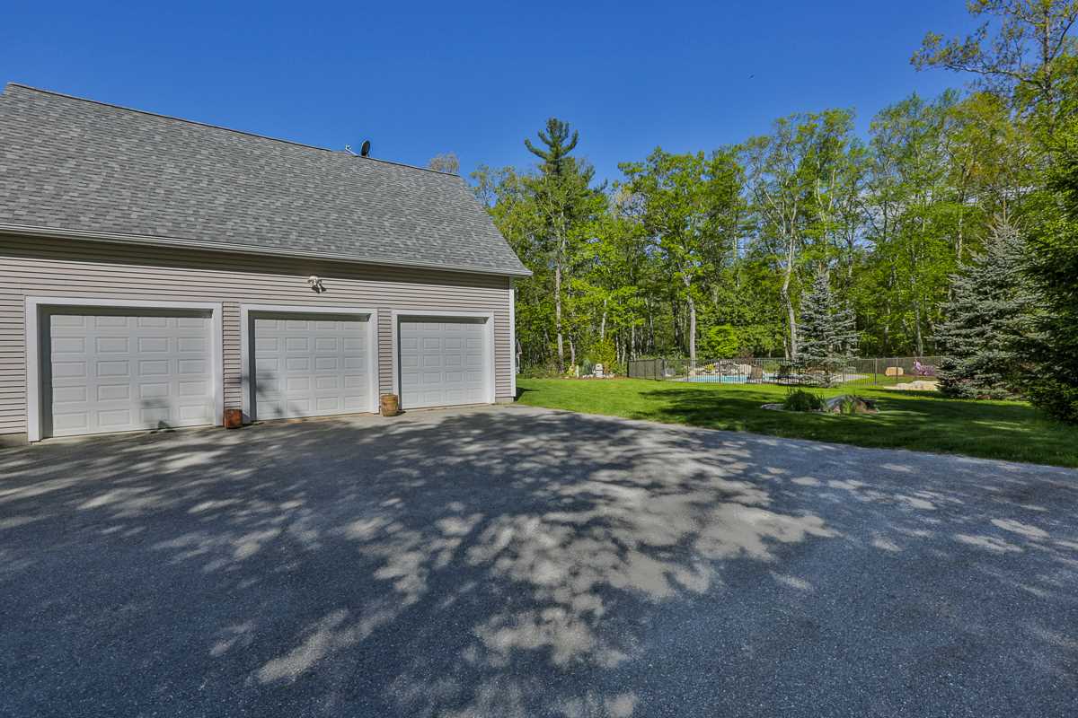223 Rocky Pond Road Hollis, NH 03049 - Photo 4 of 40