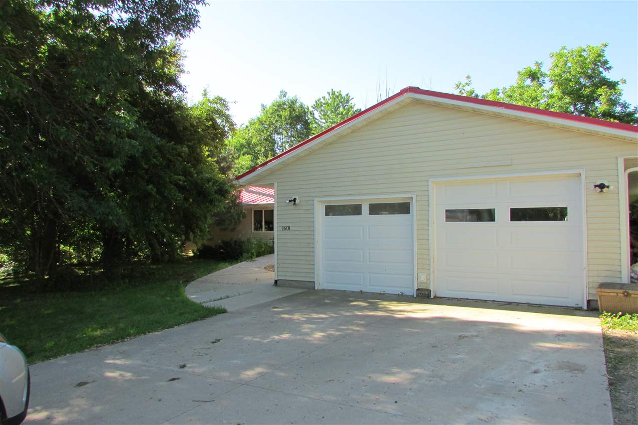 1601 Blain Cemetery Road Swisher, IA 52338 - Photo 4 of 42 Gallery Image 4