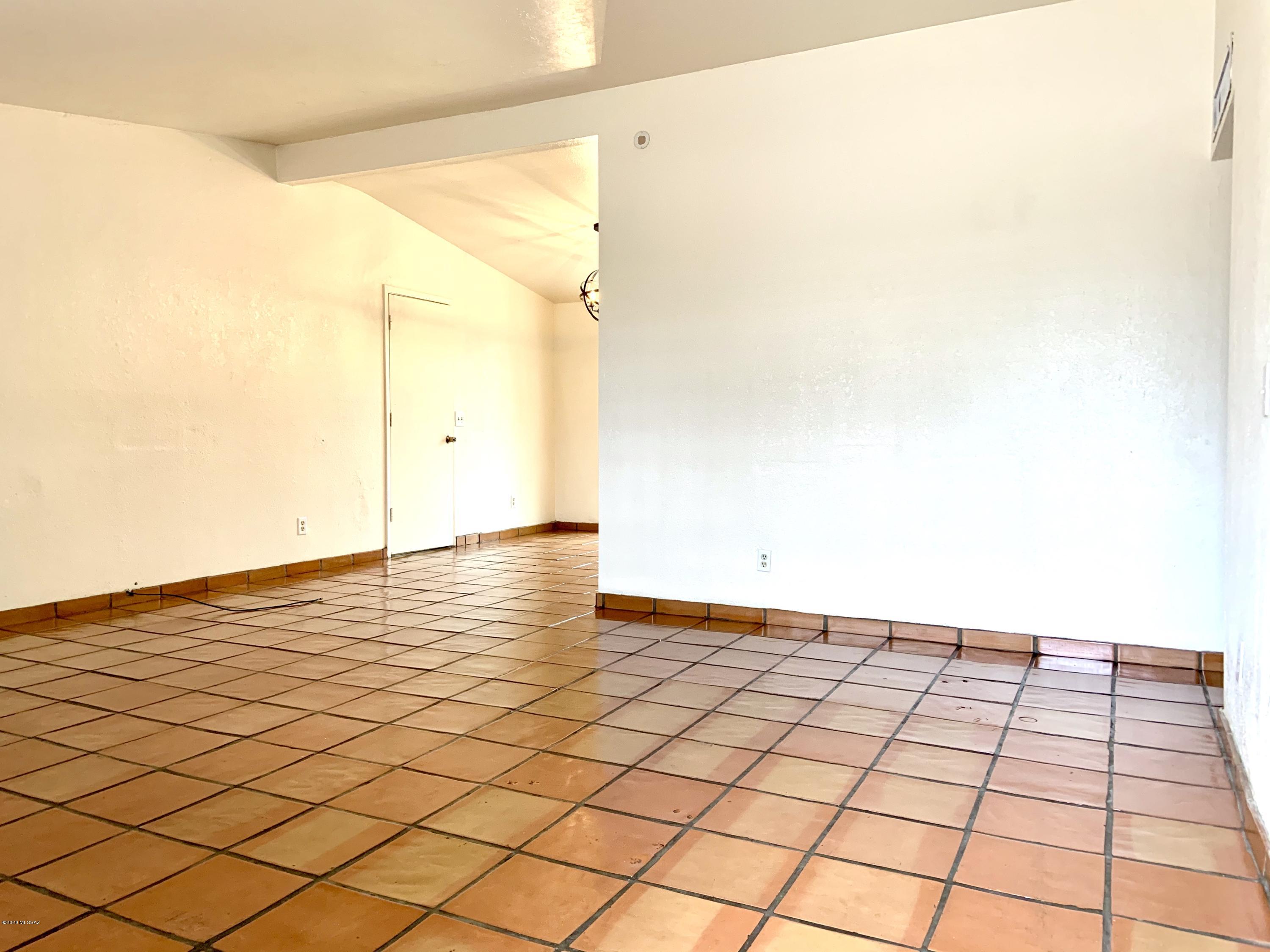 7500 North Rasmussen Avenue Tucson, AZ 85741 - Photo 4 of 36