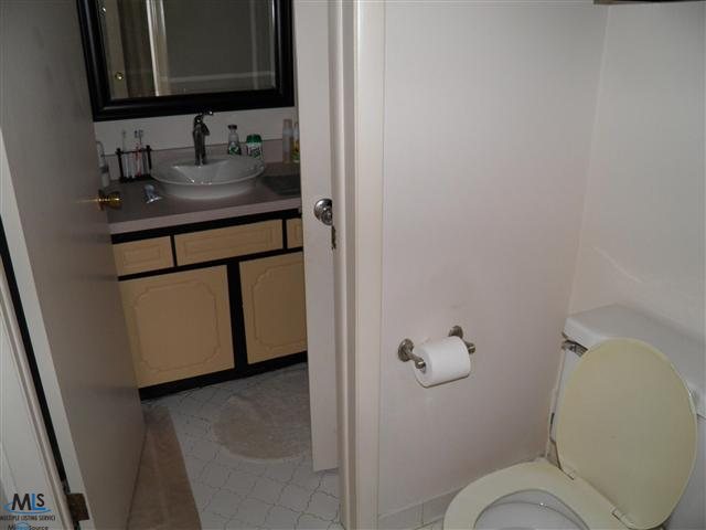 752 Oak Brook Ridge Drive Rochester, MI 48307 - Photo 12 of 18 BATHROON 2