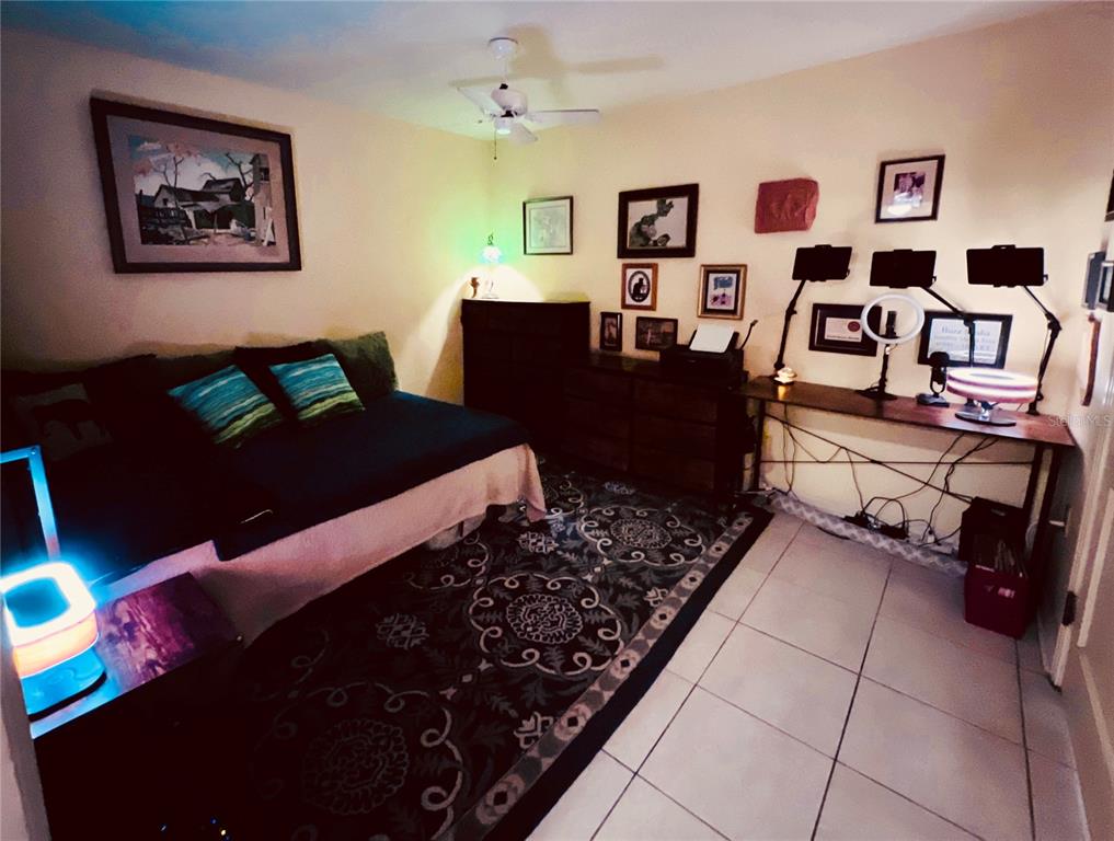 550 46th Street Sarasota, FL 34234 - Photo 31 of 48 a bed room with furniture and a bed
