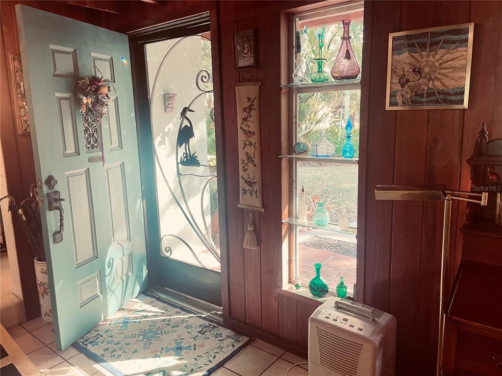 550 46th Street Sarasota, FL 34234 - Photo 8 of 48 a view of living room