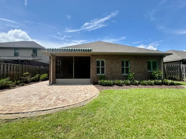 a view of a house with backyard and porch