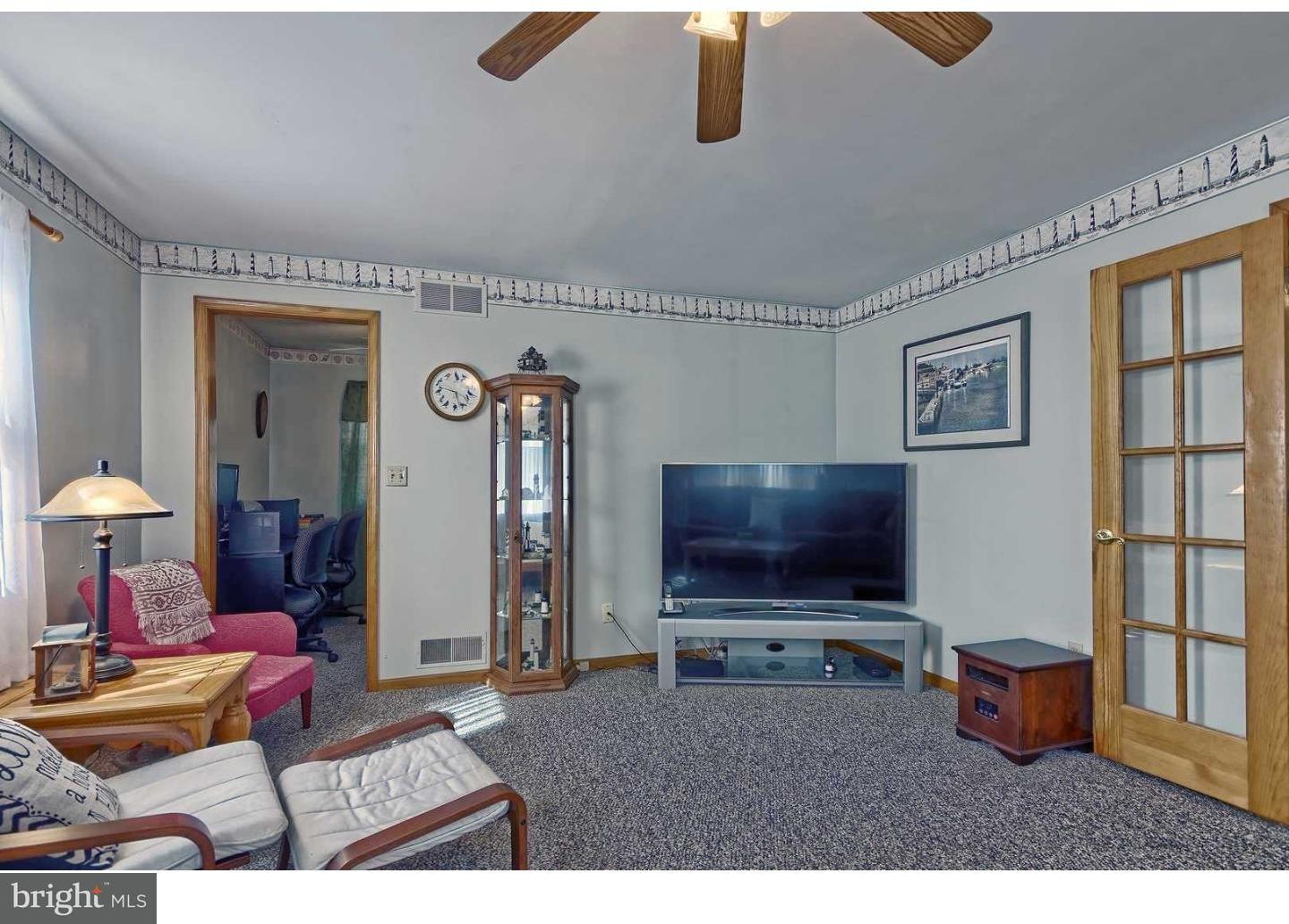 137 Quaker Road Pennsville, NJ 08070 - Photo 11 of 25 Family Room