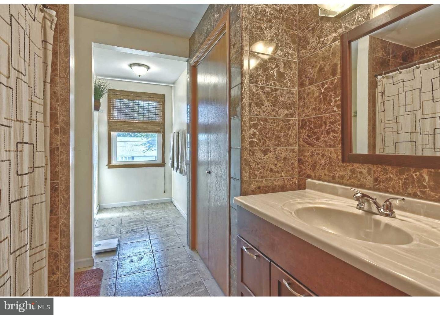 137 Quaker Road Pennsville, NJ 08070 - Photo 17 of 25 Bathroom