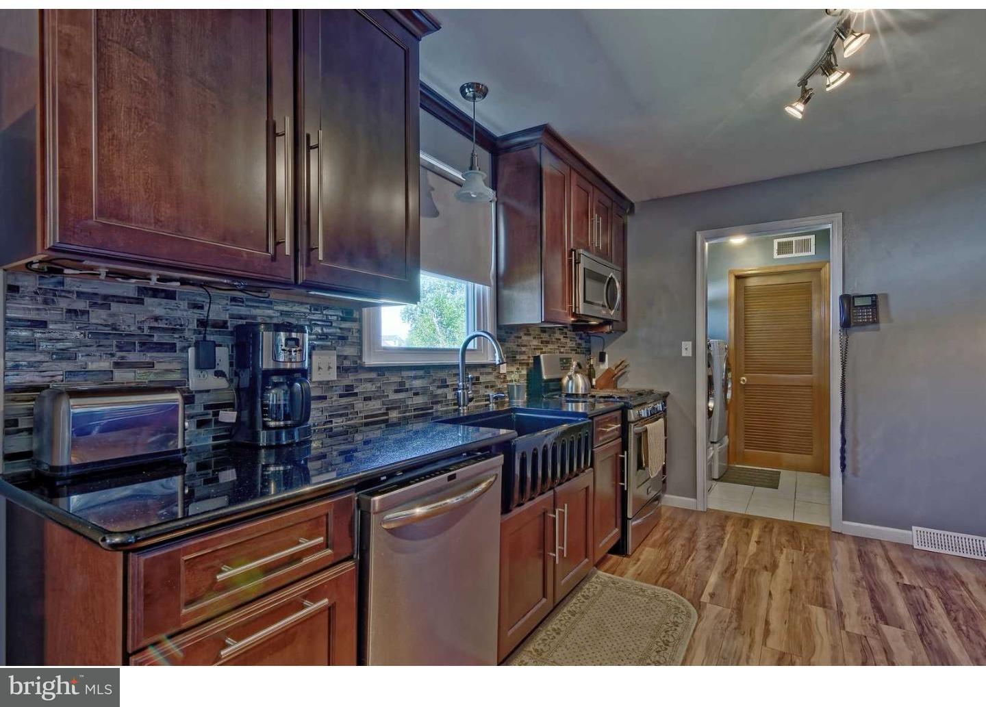 137 Quaker Road Pennsville, NJ 08070 - Photo 5 of 25 Kitchen