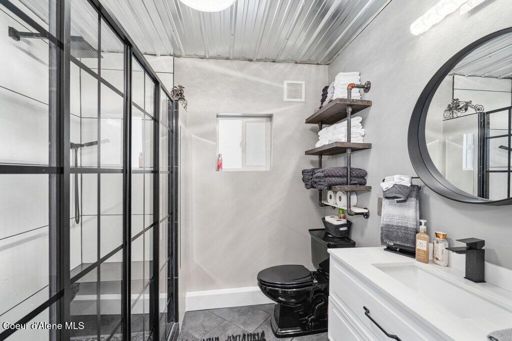 411 Pine Street Mullan, ID 83846 - Photo 15 of 33 Bathroom 1