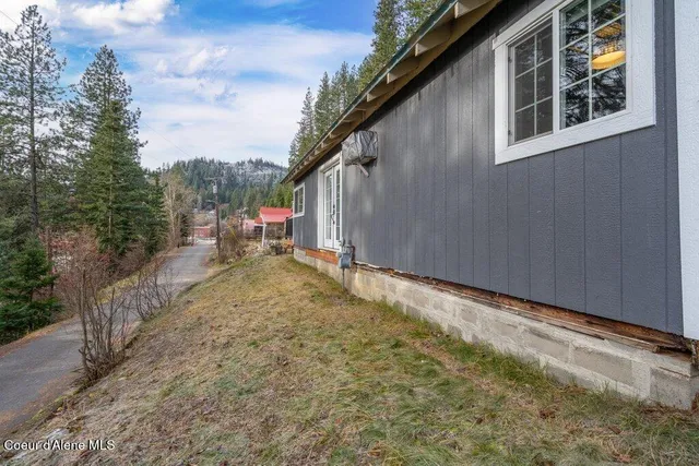 $275,000 | 411 Pine Street, Mullan, ID 83846
