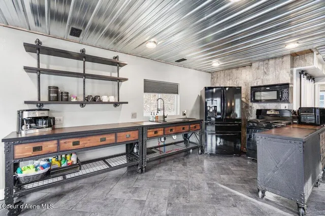 $275,000 | 411 Pine Street, Mullan, ID 83846