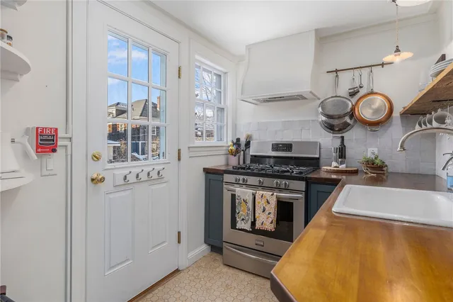 $6,500 | 36 Kay Street, Unit 3, Newport, RI 02840