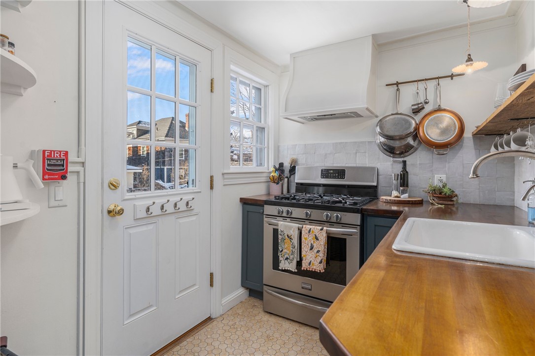 36 Kay Street, Unit 3 Newport, RI 02840 - Photo 12 of 28 Kitchen