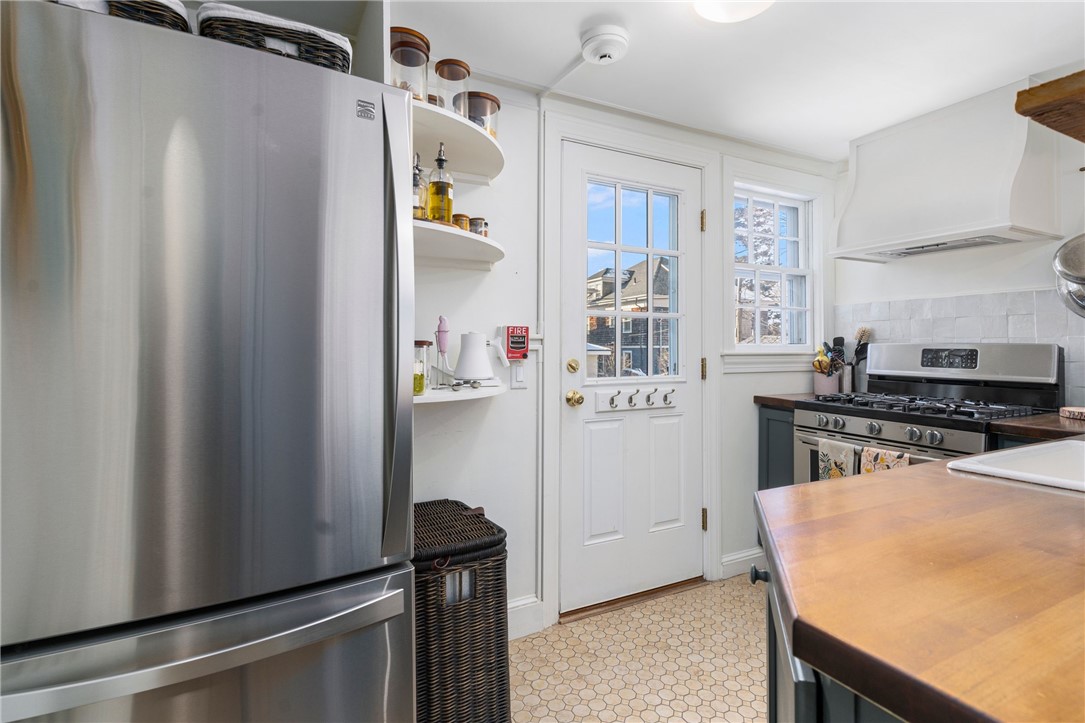 36 Kay Street, Unit 3 Newport, RI 02840 - Photo 14 of 28 Kitchen