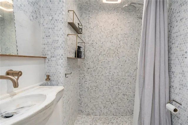 $6,500 | 36 Kay Street, Unit 3, Newport, RI 02840