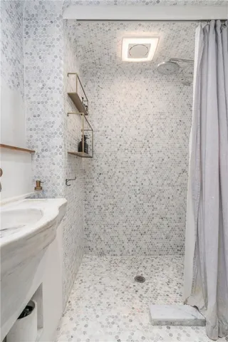 $6,500 | 36 Kay Street, Unit 3, Newport, RI 02840