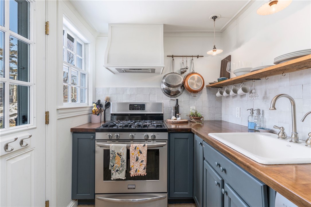 36 Kay Street, Unit 3 Newport, RI 02840 - Photo 10 of 28 Kitchen