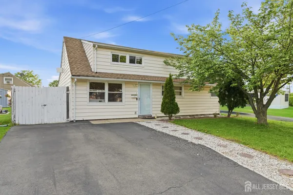 $524,999 | 35 Coolidge Avenue, Carteret, NJ 07008