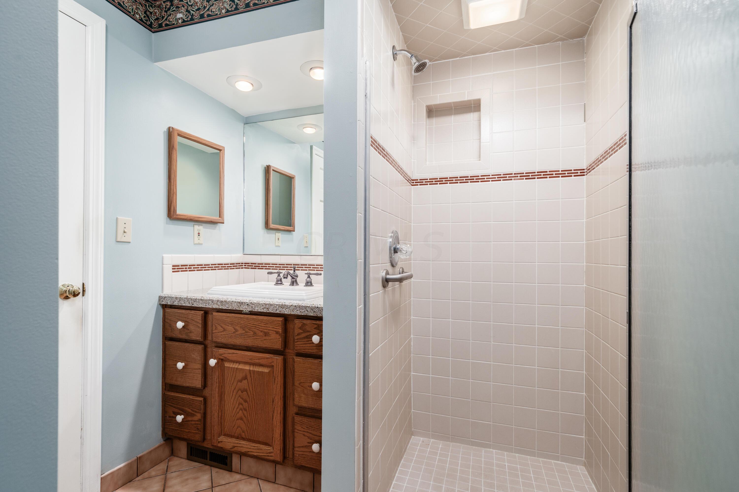 1652 Cardiff Road Columbus, OH 43221 - Photo 17 of 28 First Floor Full Bath