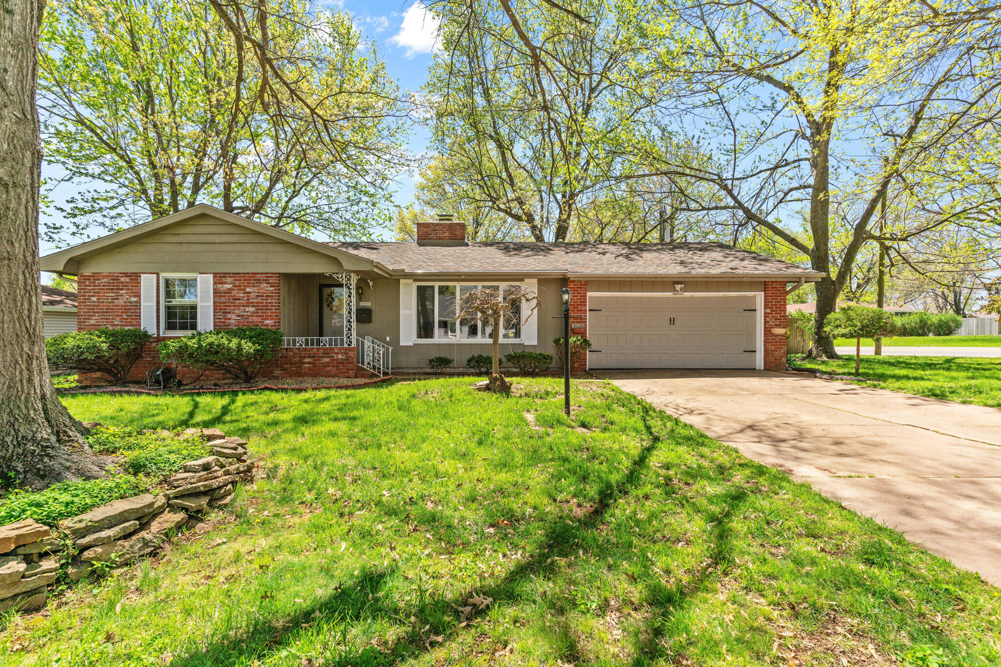 2108 East Ridgewood Drive Springfield, MO 65804 - Photo 1 of 1 _JJH8720