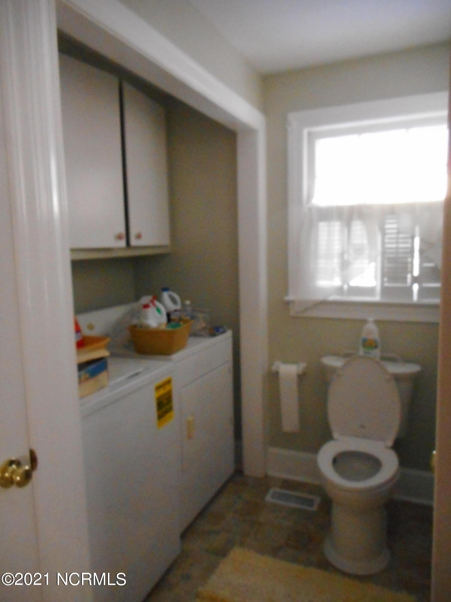 1508 West Ragsdale Road Greenville, NC 27858 - Photo 9 of 11 1508 Ragsdale Bathroom 7