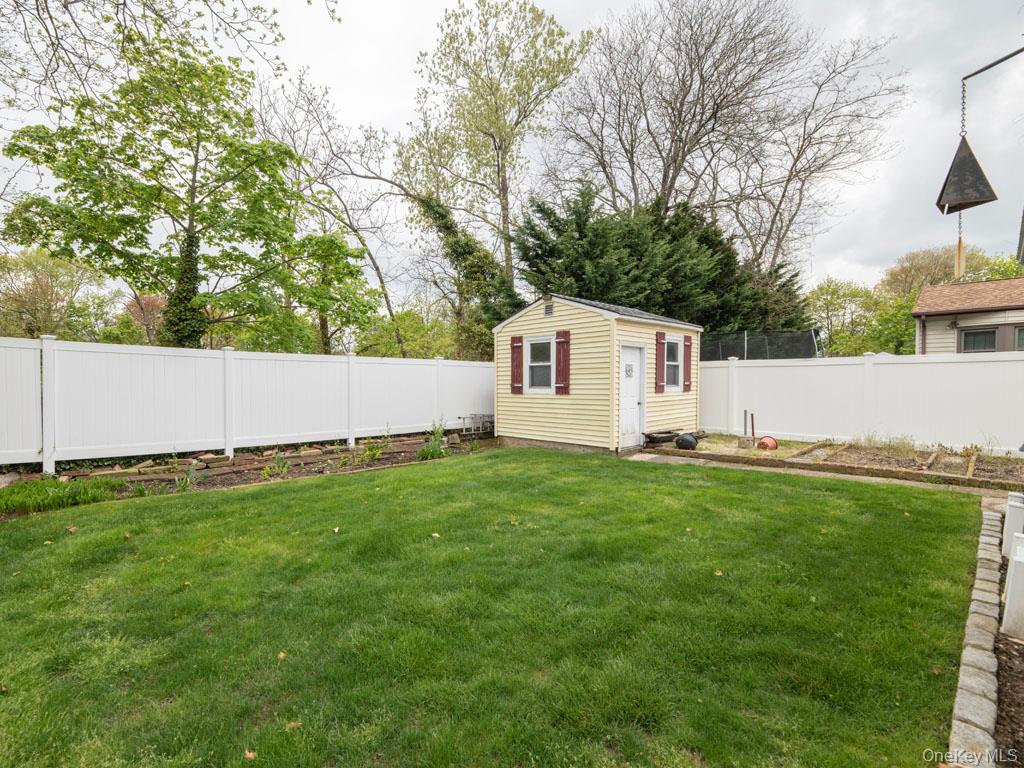 2080 Seamans Neck Road Seaford, NY 11783 - Photo 6 of 31