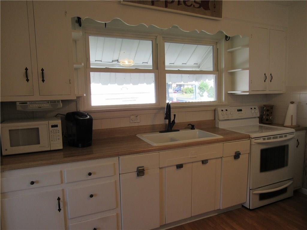 106 Phillips Road Latrobe, PA 15650 - Photo 2 of 24 kitchen