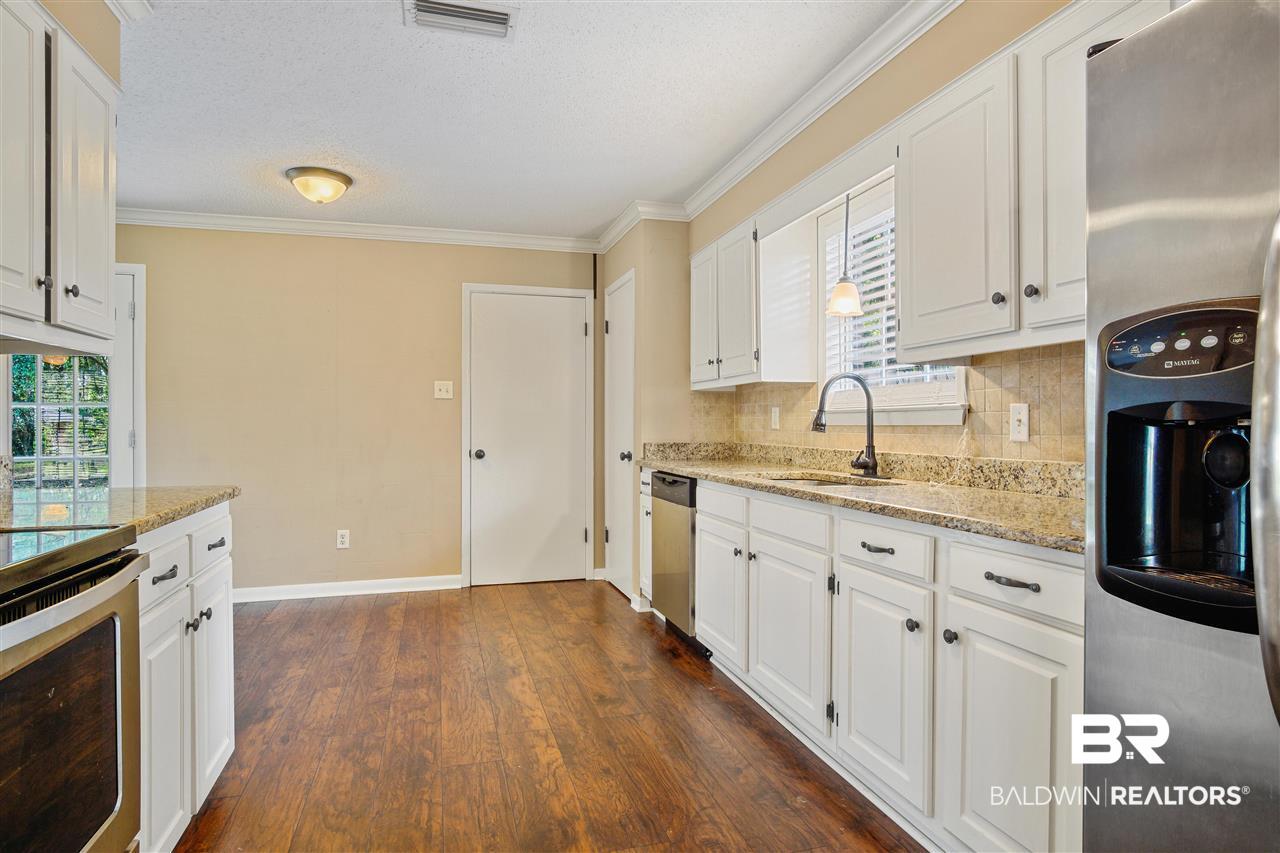 3324 Meadow Lane Mobile, AL 36618 - Photo 4 of 28