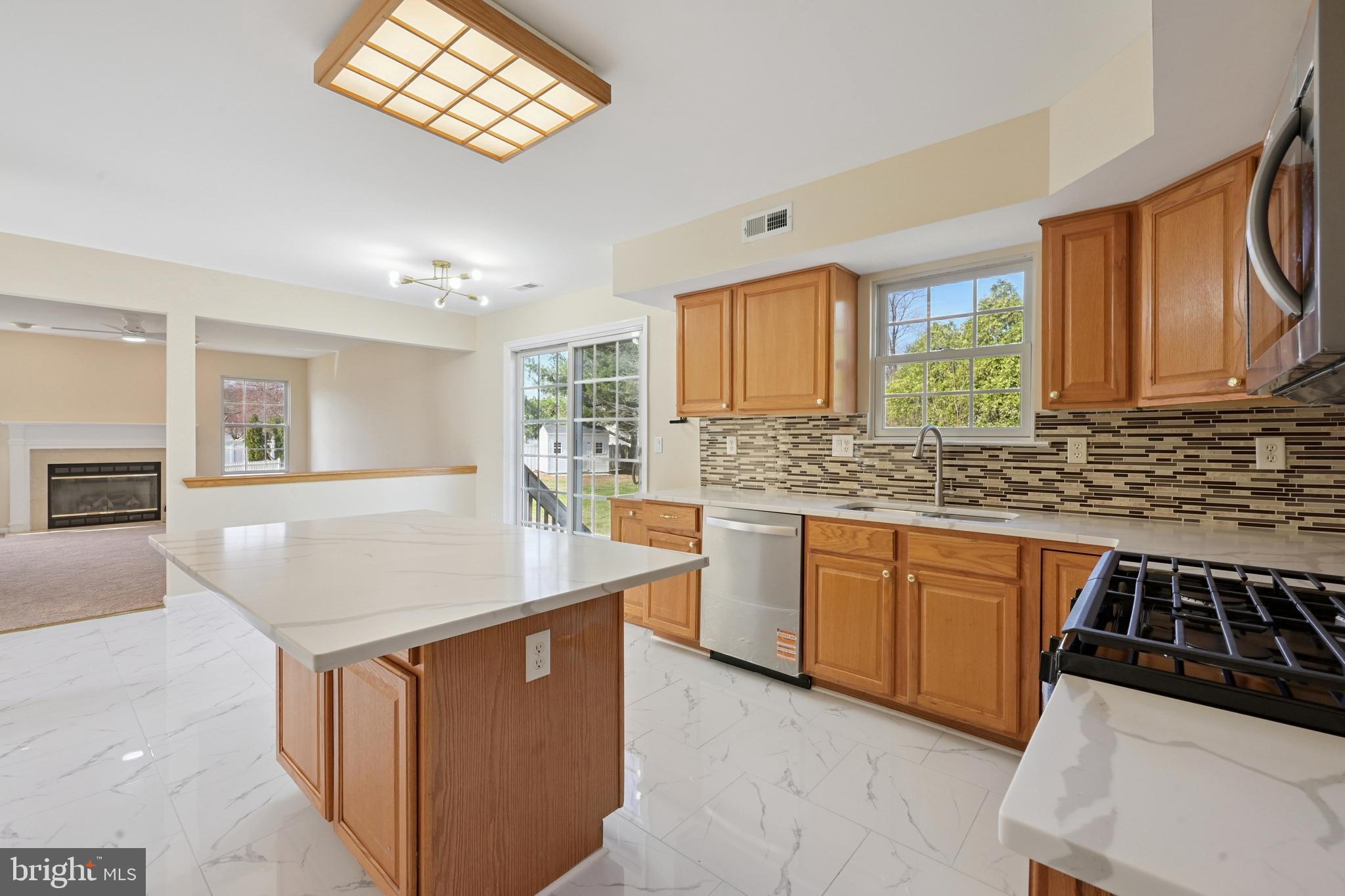 8 Toby Wells Court Delran, NJ 08075 - Photo 3 of 25