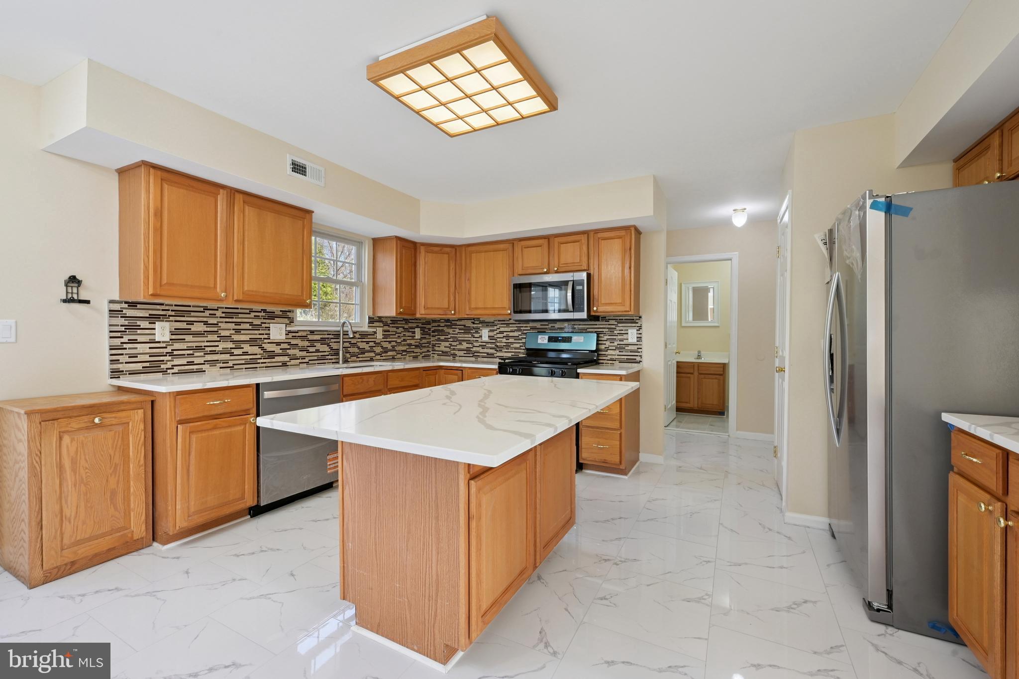 8 Toby Wells Court Delran, NJ 08075 - Photo 4 of 25