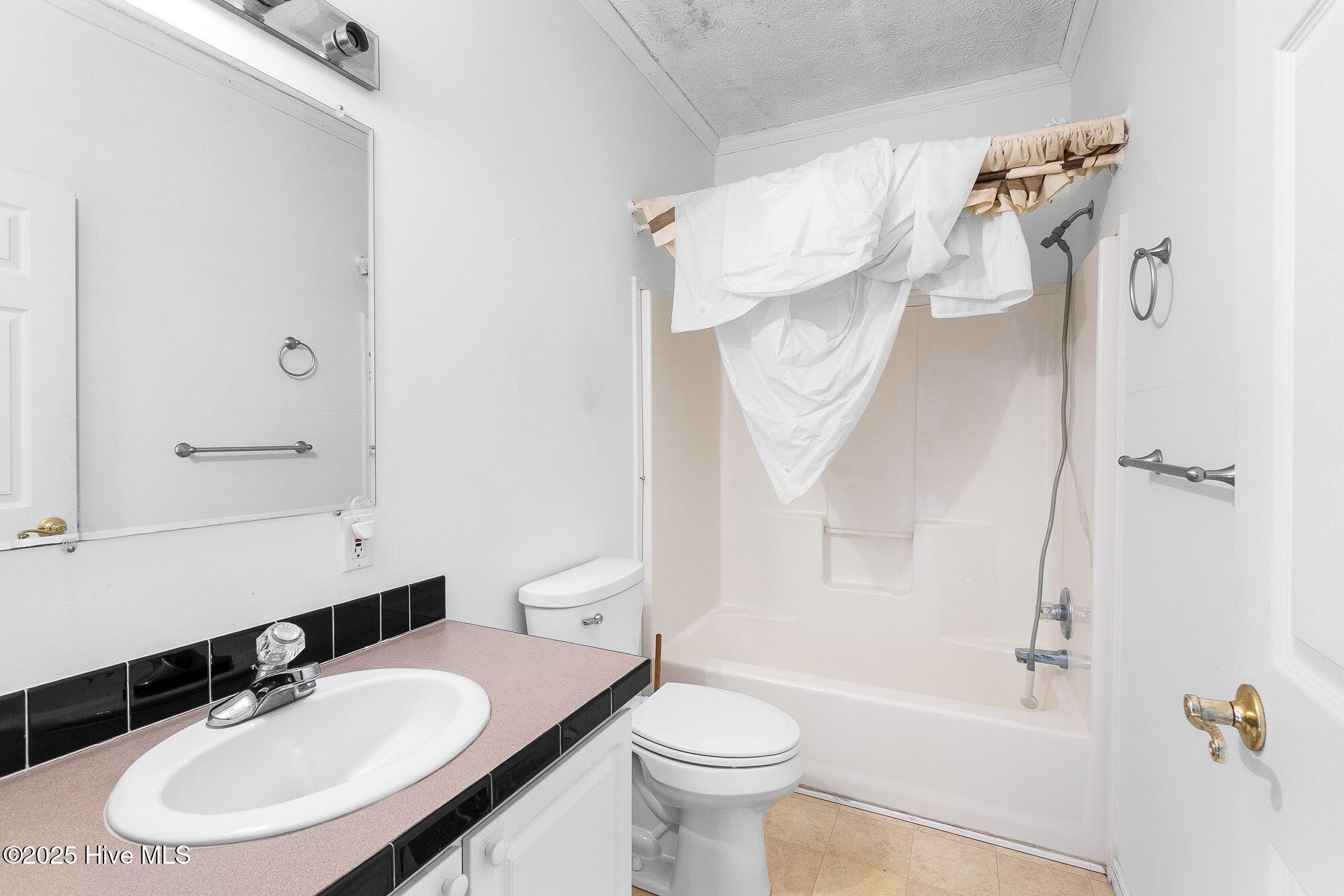 1155 State Rte 101 Beaufort, NC 28516 - Photo 19 of 37 Guest Bathroom