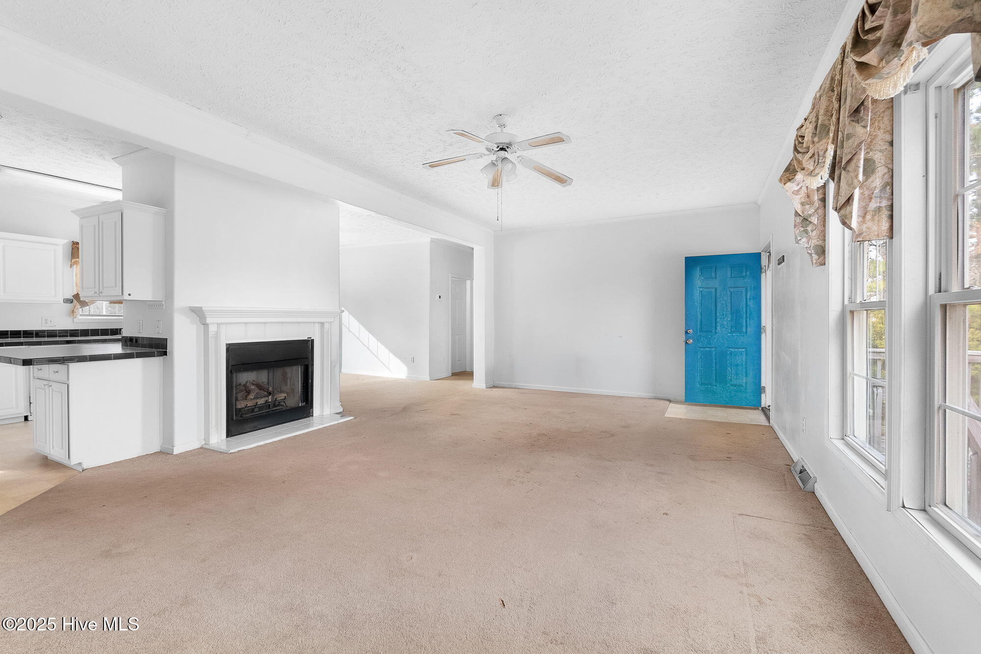 1155 State Rte 101 Beaufort, NC 28516 - Photo 6 of 37 Living Room