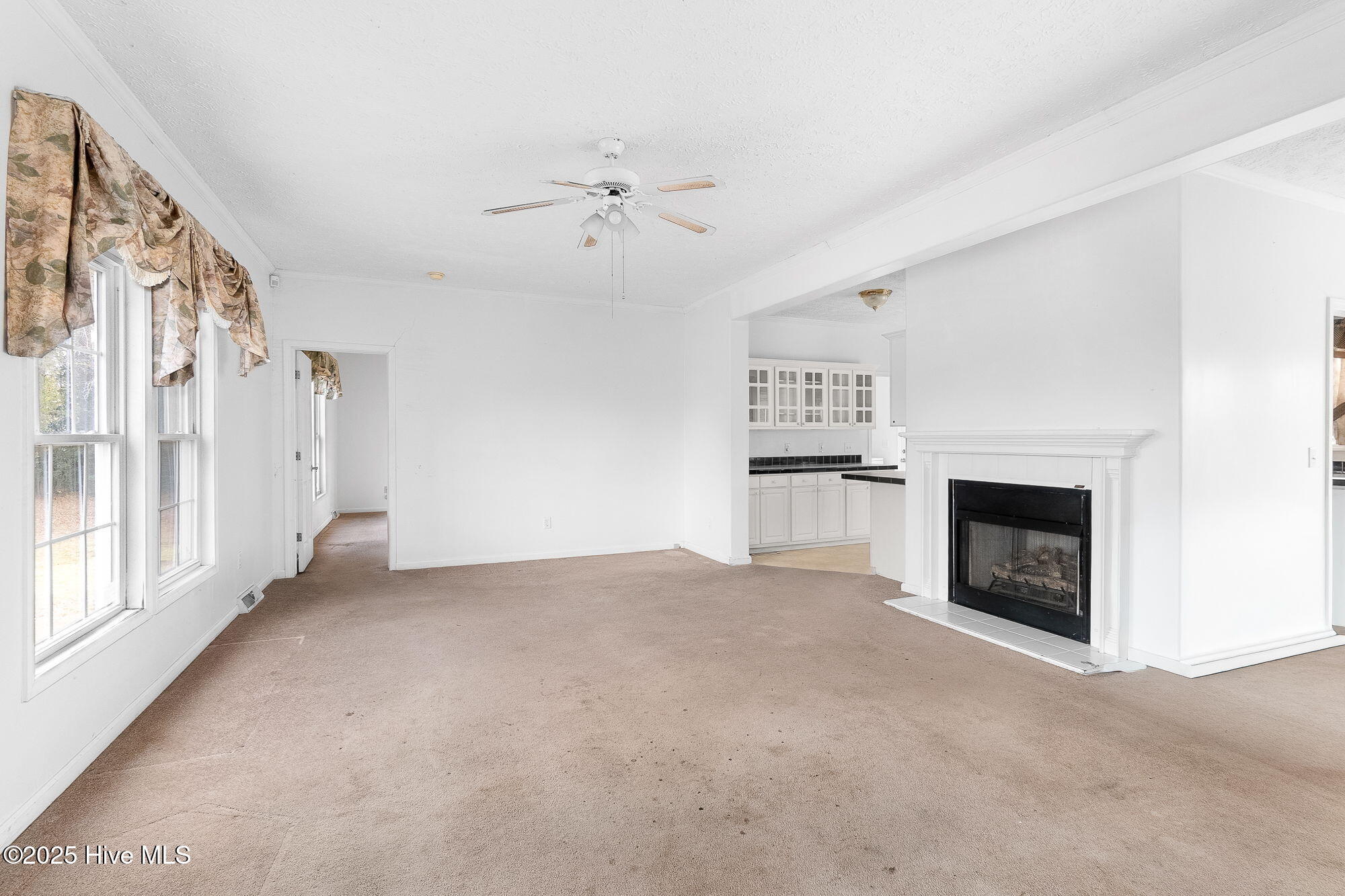 1155 State Rte 101 Beaufort, NC 28516 - Photo 7 of 37 Living Room