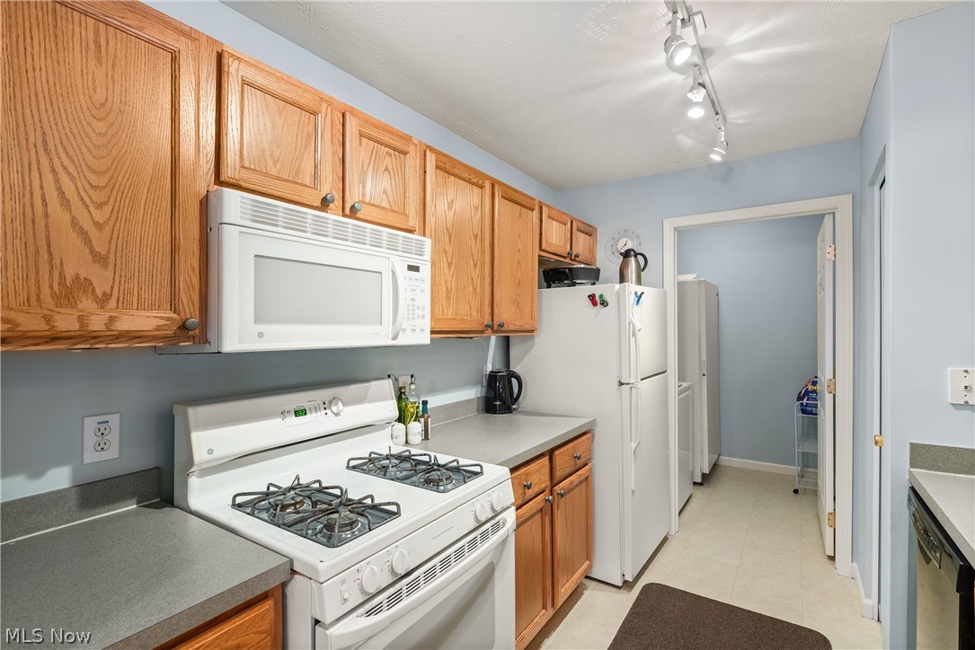 29824 Center Ridge Road Westlake, OH 44145 - Photo 12 of 38 Gallery Image 12